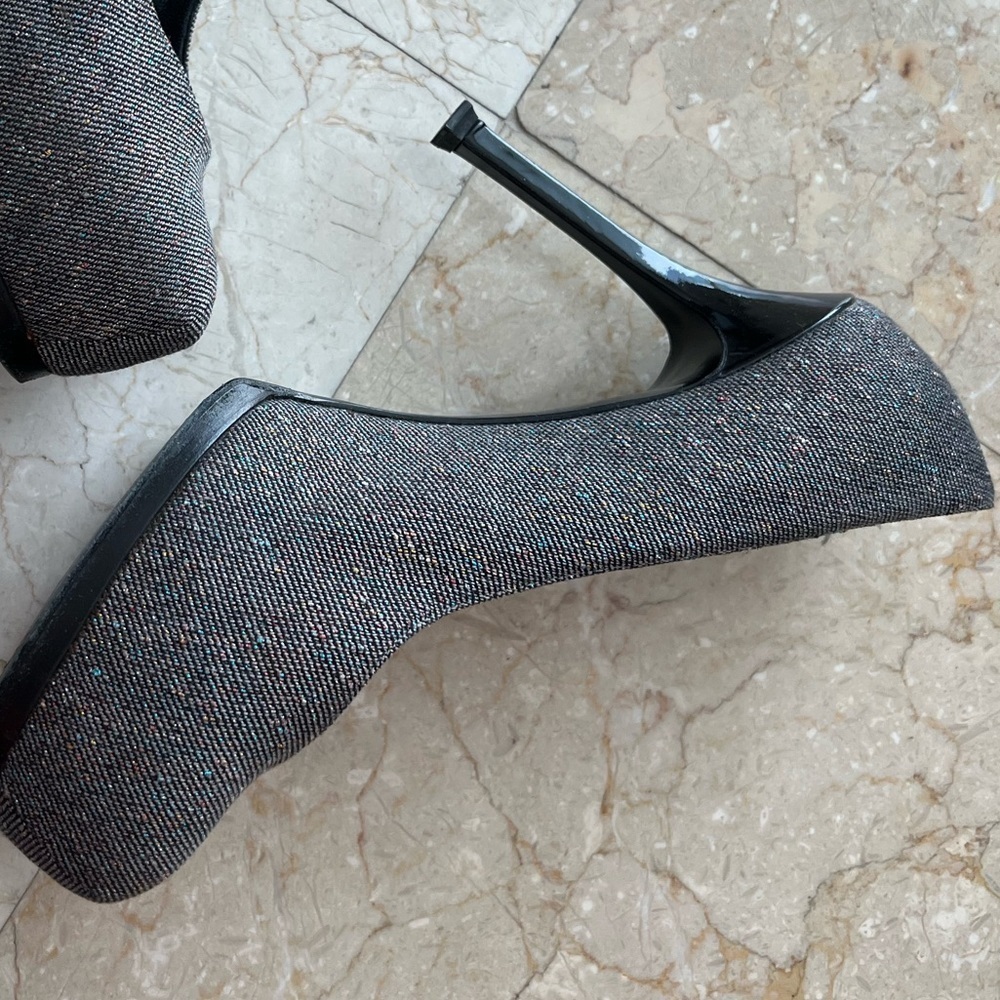 Yves Saint Laurent Metallic Gray Platform Pumps - Picture 3 of 16